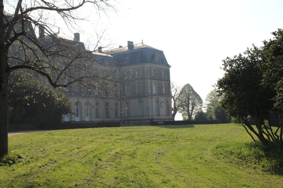Le parc du château est un lieu propice à la balade.