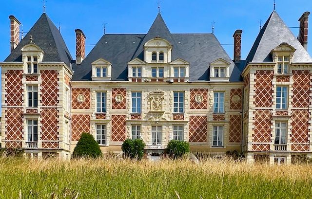 , Sarthe : Ce château ouvre exceptionnellement ses portes… pour vendre toute sa déco